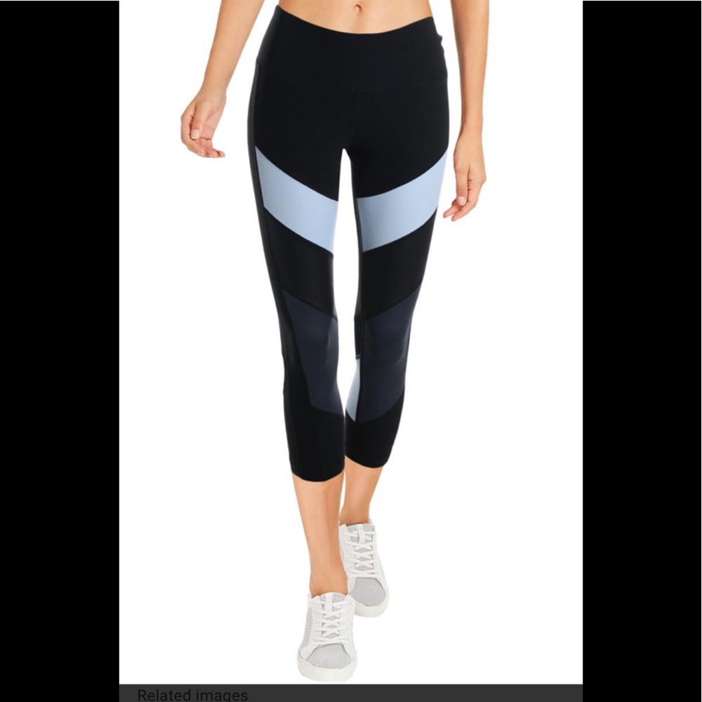 90 Degree black cropped leggings size Small NWT